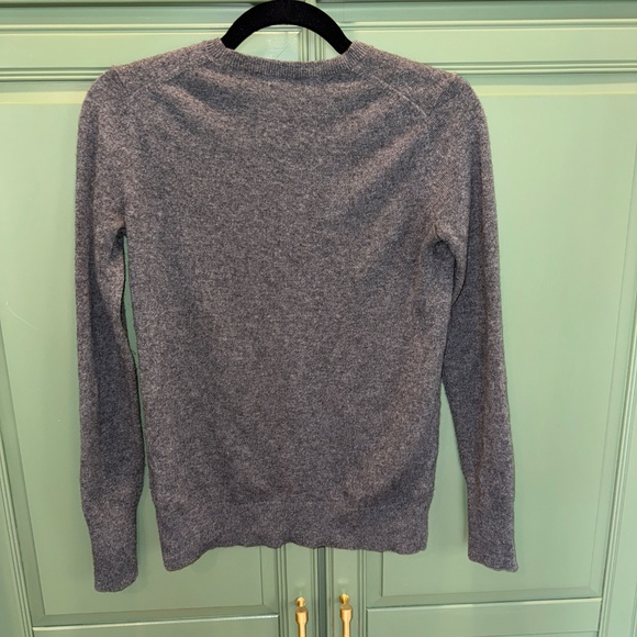 Everlane 100% cashmere gray long sleeve crewneck sweater - Picture 2 of 7